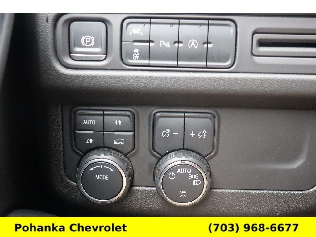 2024 Chevrolet Suburban LT - Photo 13