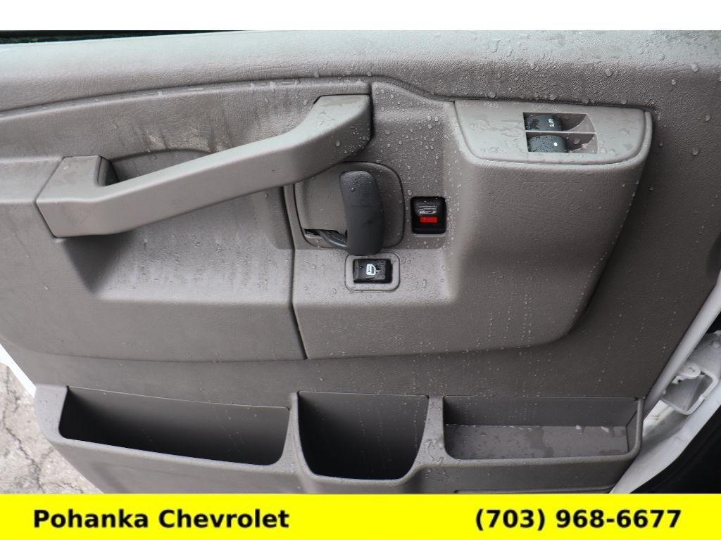 2025 Chevrolet Express Cutaway 3500 1WT