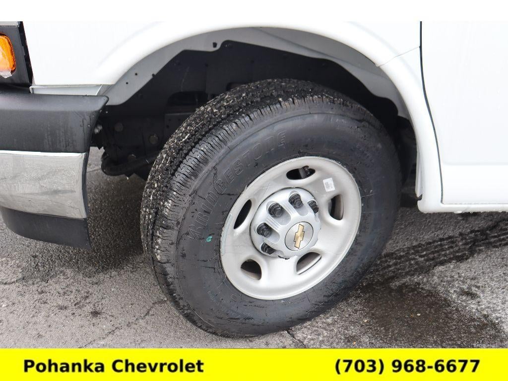 2025 Chevrolet Express Cutaway 3500 1WT