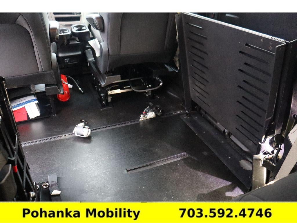 2020 Chrysler Voyager L