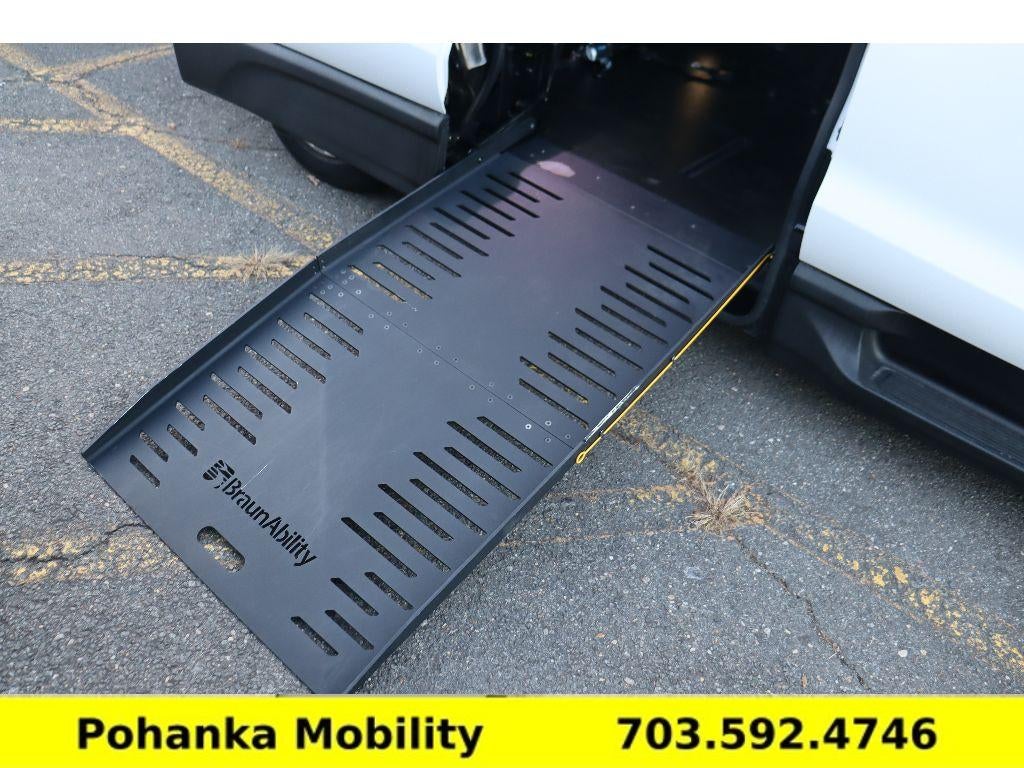 2020 Chrysler Voyager L