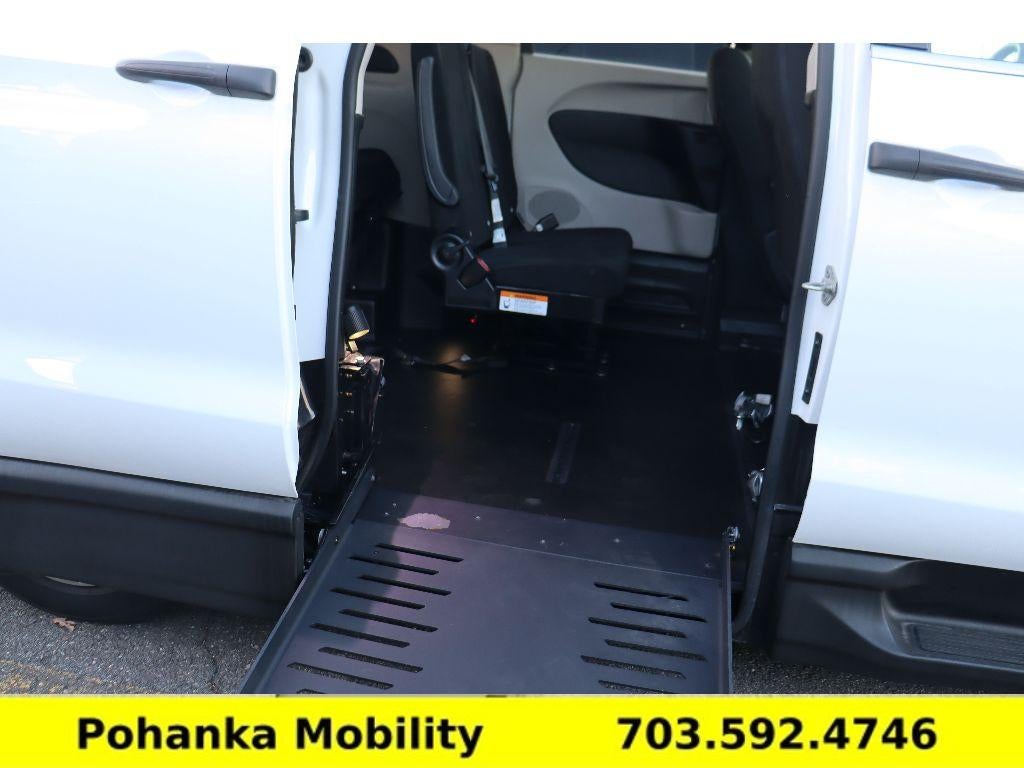 2020 Chrysler Voyager L