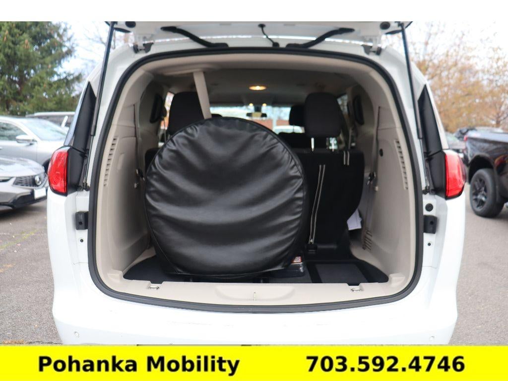 2020 Chrysler Voyager L