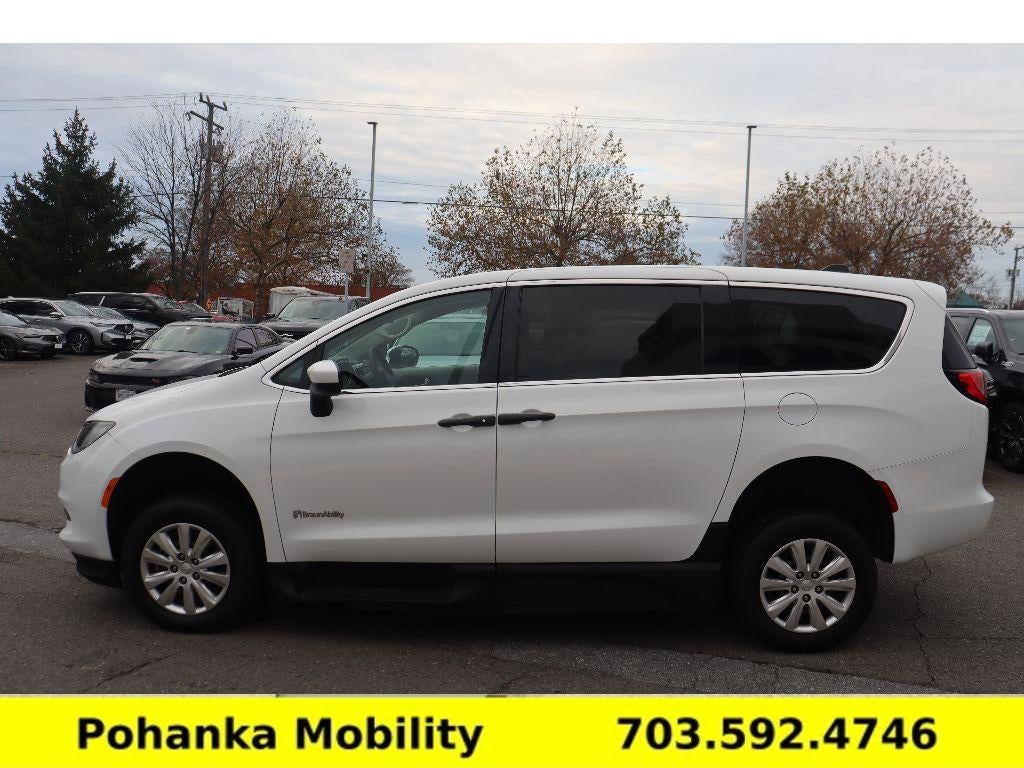 2020 Chrysler Voyager L