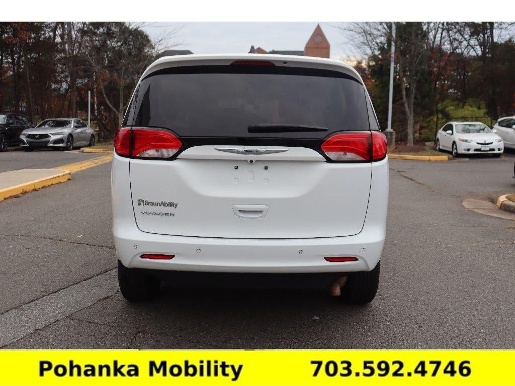 2020 Chrysler Voyager L