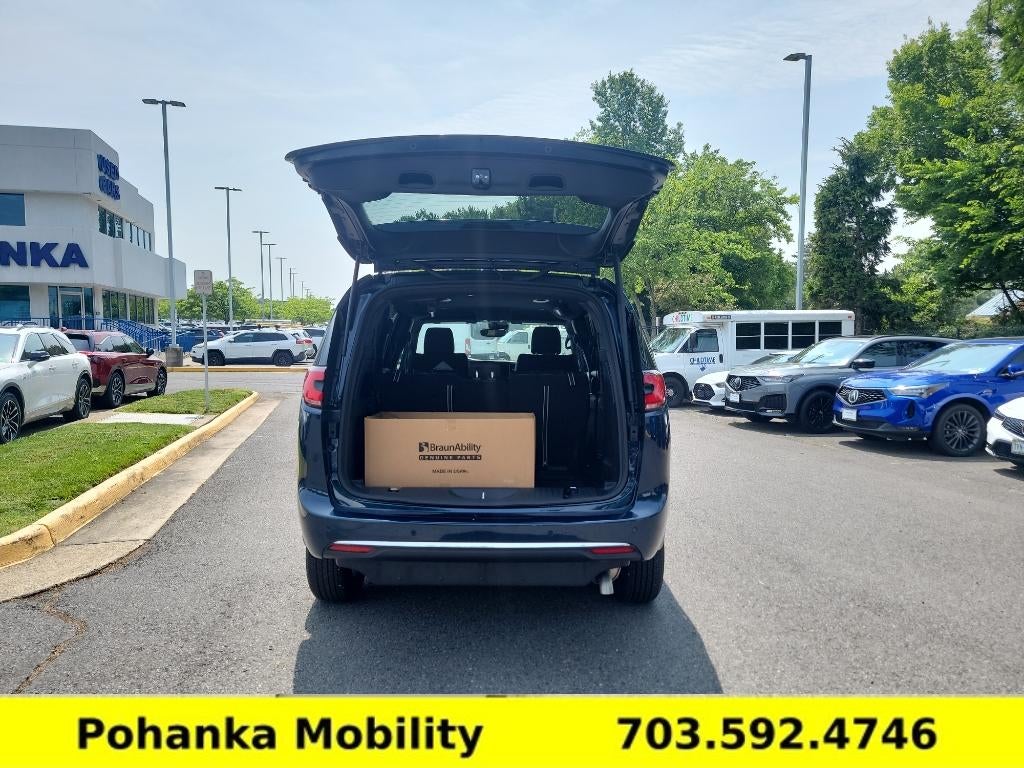 2025 Chrysler Pacifica Select