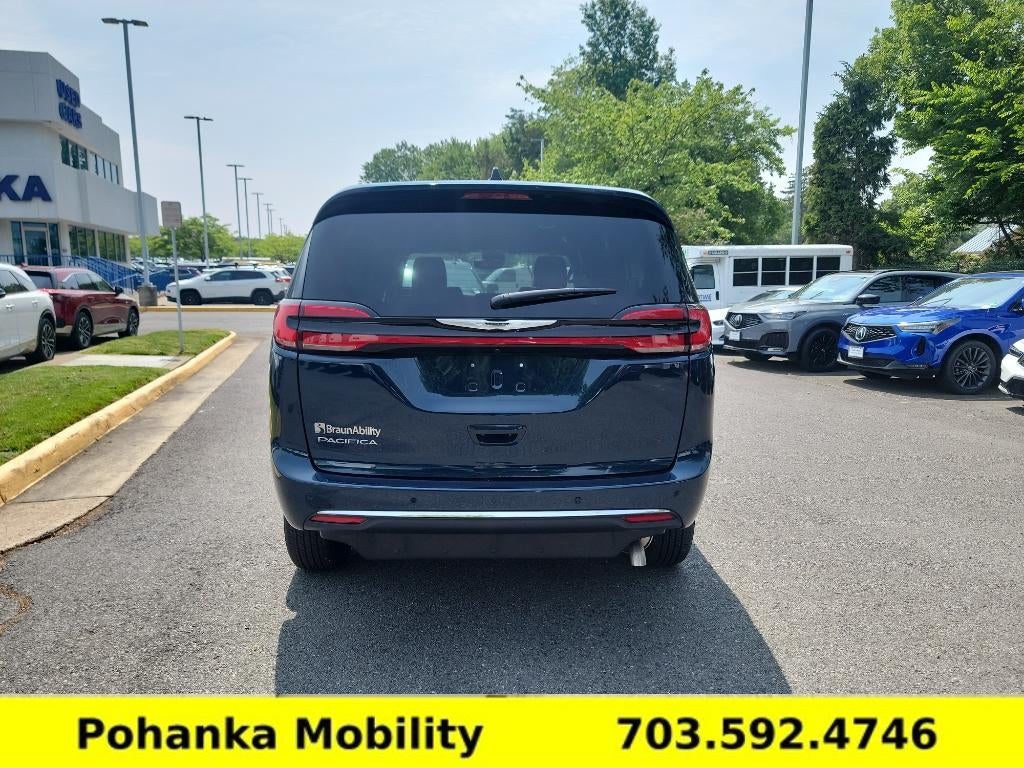 2025 Chrysler Pacifica Select