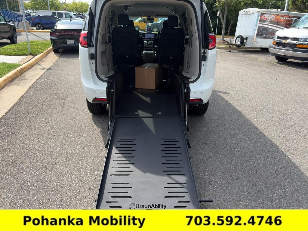2024 Chrysler Pacifica Touring L