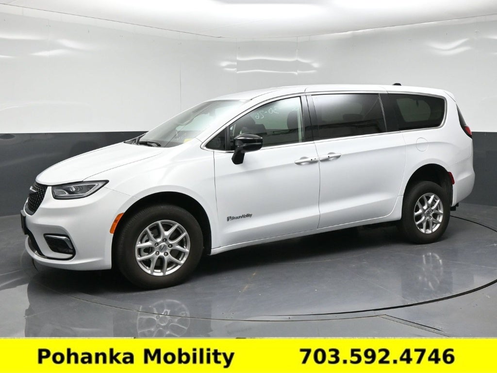 2024 Chrysler Pacifica Touring L