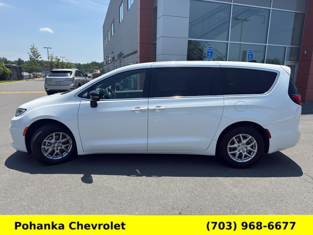 2025 Chrysler Pacifica Select