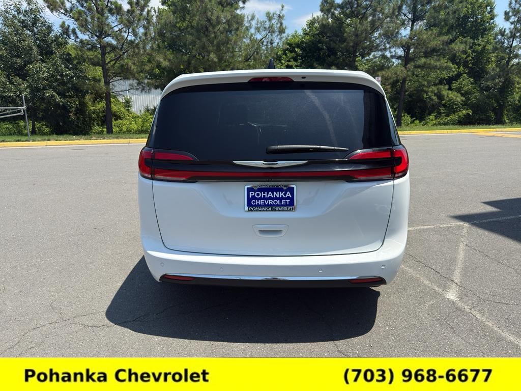 2025 Chrysler Pacifica Select