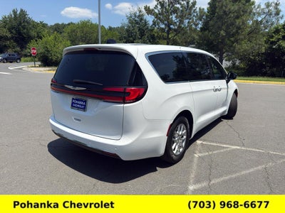 2025 Chrysler Pacifica Select