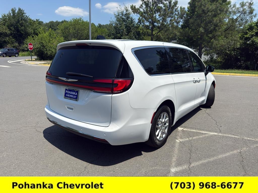 2025 Chrysler Pacifica Select