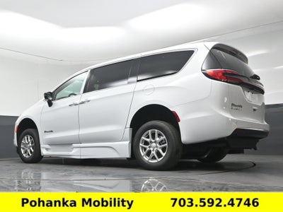 2027 Chrysler Pacifica Select