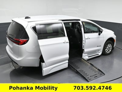 2027 Chrysler Pacifica Select