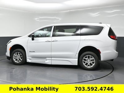 2027 Chrysler Pacifica Select