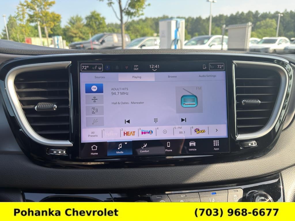 2025 Chrysler Pacifica Select