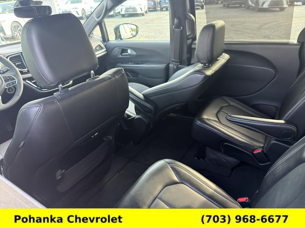 2025 Chrysler Pacifica Select
