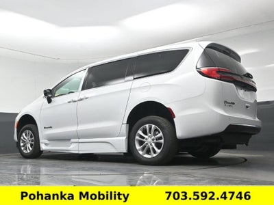 2027 Chrysler Pacifica Select