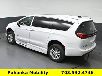 2027 Chrysler Pacifica Select