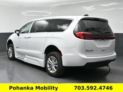 2027 Chrysler Pacifica Select
