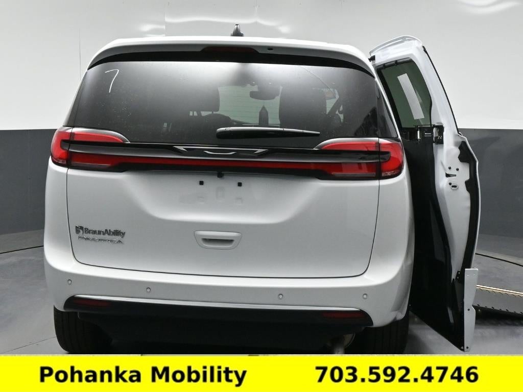 2027 Chrysler Pacifica Select