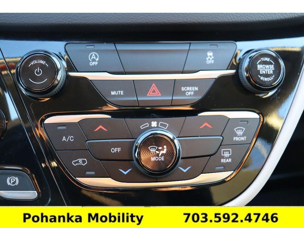 2024 Chrysler Voyager LX