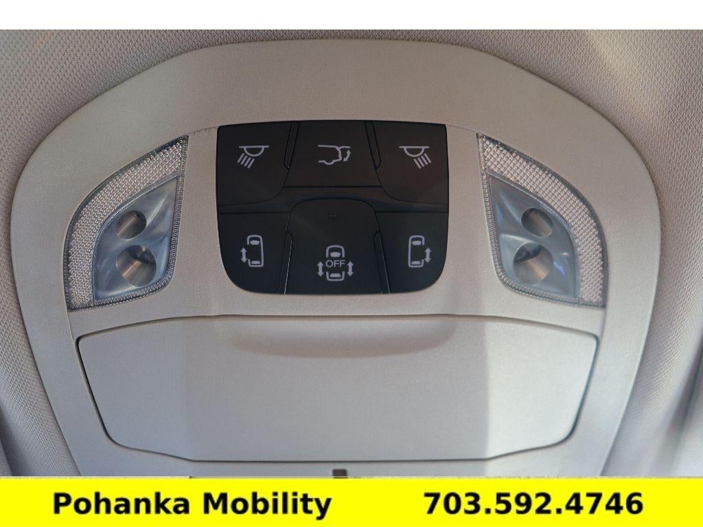 2024 Chrysler Voyager LX