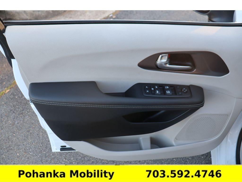 2024 Chrysler Voyager LX