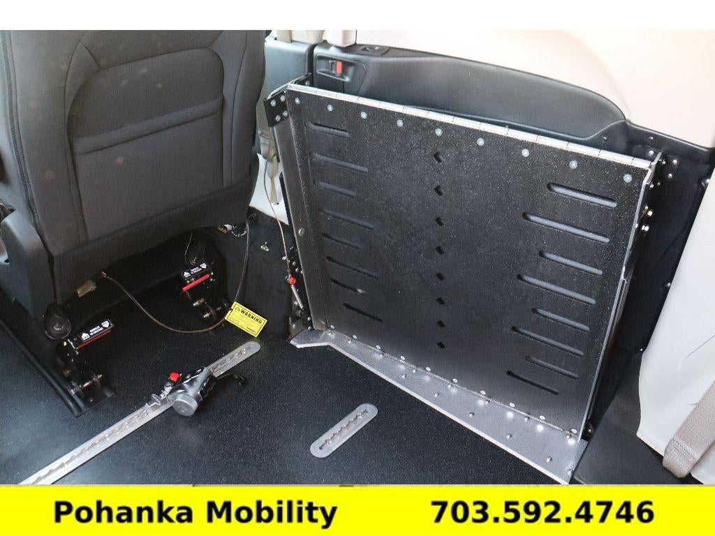 2024 Chrysler Voyager LX