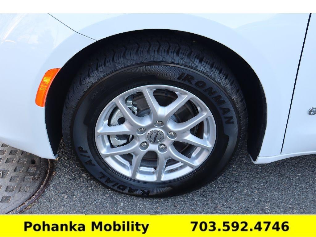 2024 Chrysler Voyager LX