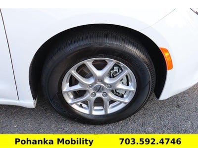 2024 Chrysler Voyager LX