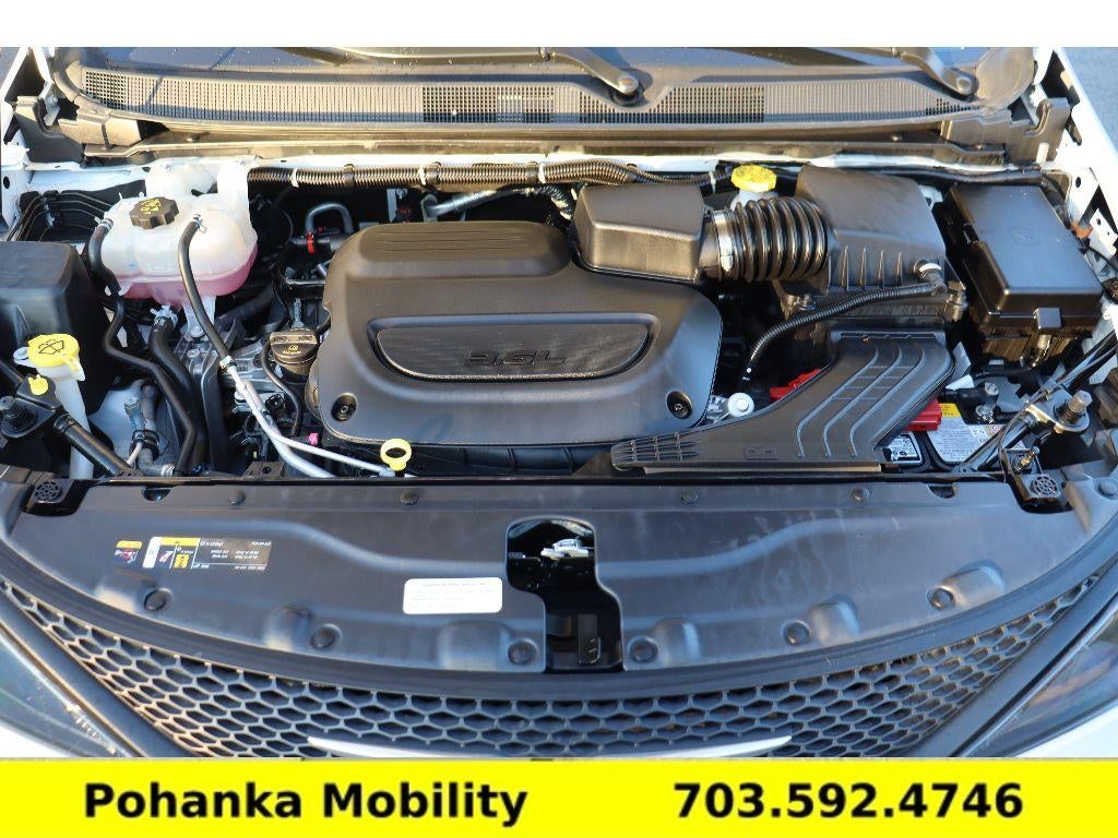 2024 Chrysler Voyager LX