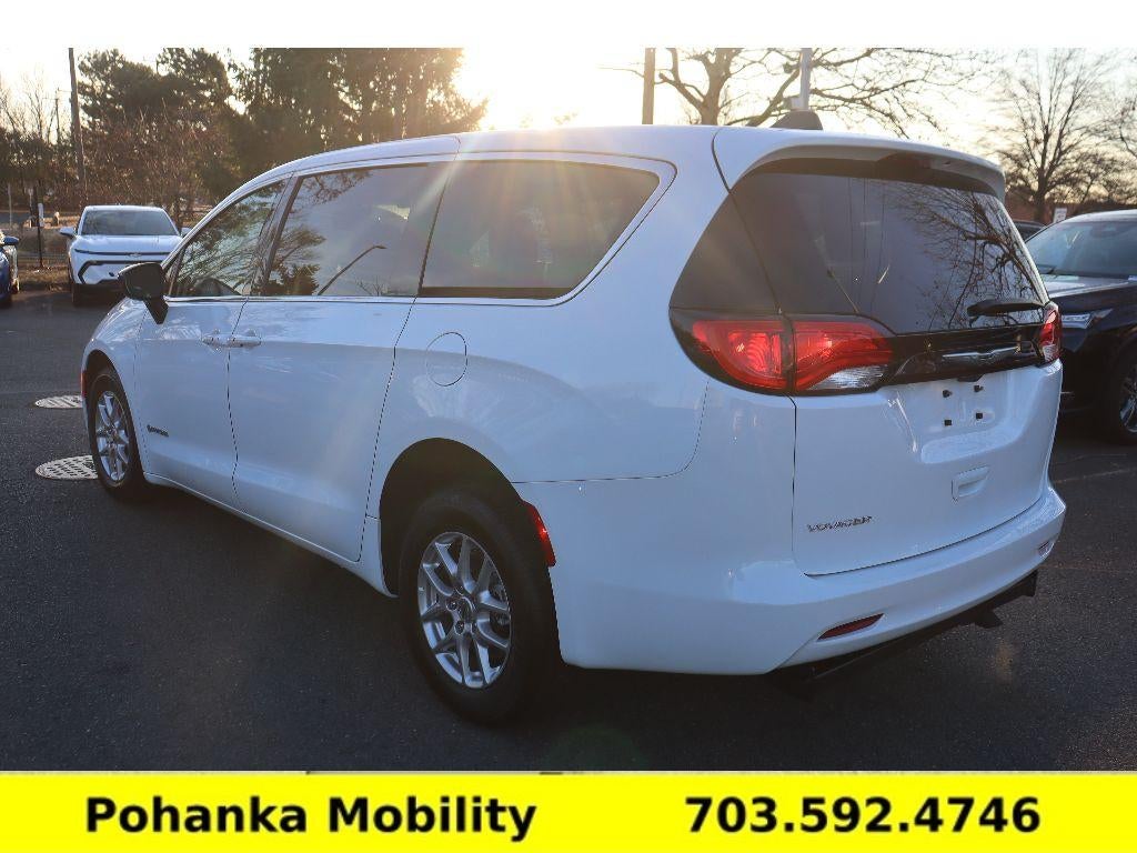 2024 Chrysler Voyager LX