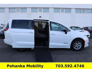 2024 Chrysler Voyager LX
