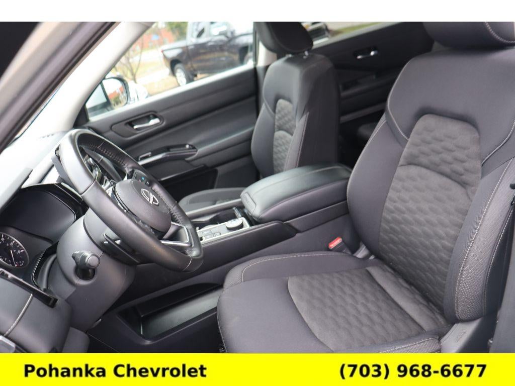 2022 Nissan Pathfinder SV