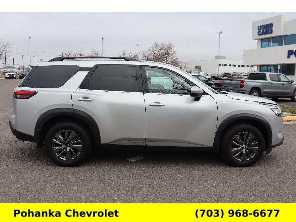 2022 Nissan Pathfinder SV