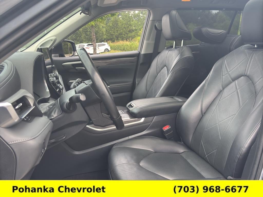 2023 Toyota Highlander Hybrid Platinum