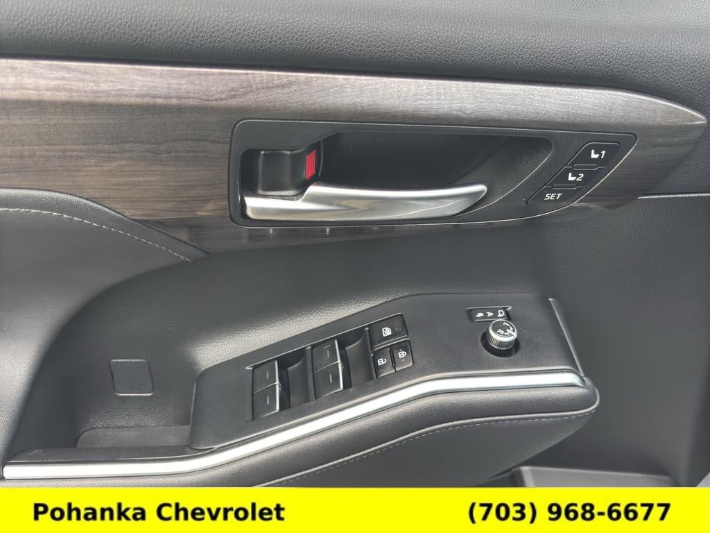 2023 Toyota Highlander Hybrid Platinum