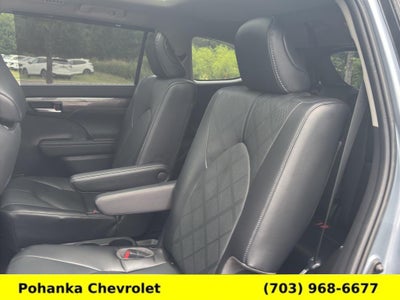 2023 Toyota Highlander Hybrid Platinum