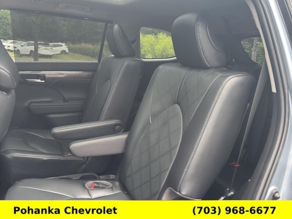 2023 Toyota Highlander Hybrid Platinum