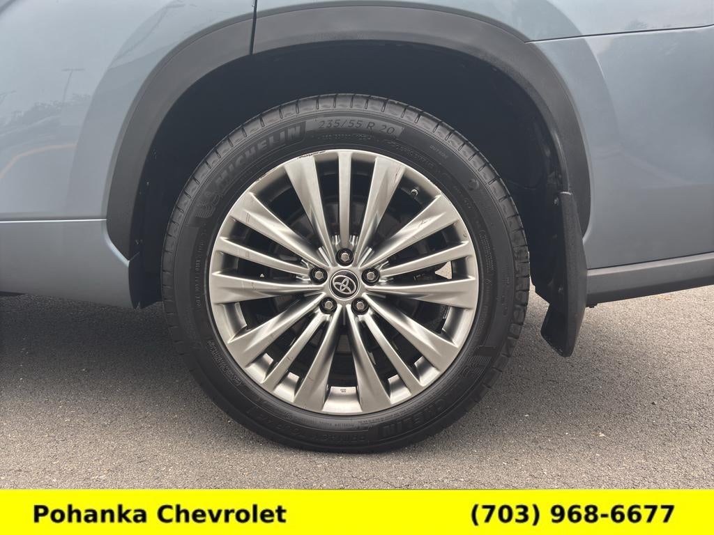 2023 Toyota Highlander Hybrid Platinum