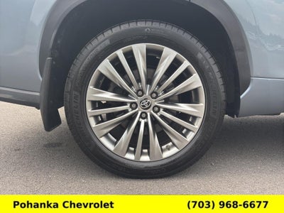 2023 Toyota Highlander Hybrid Platinum