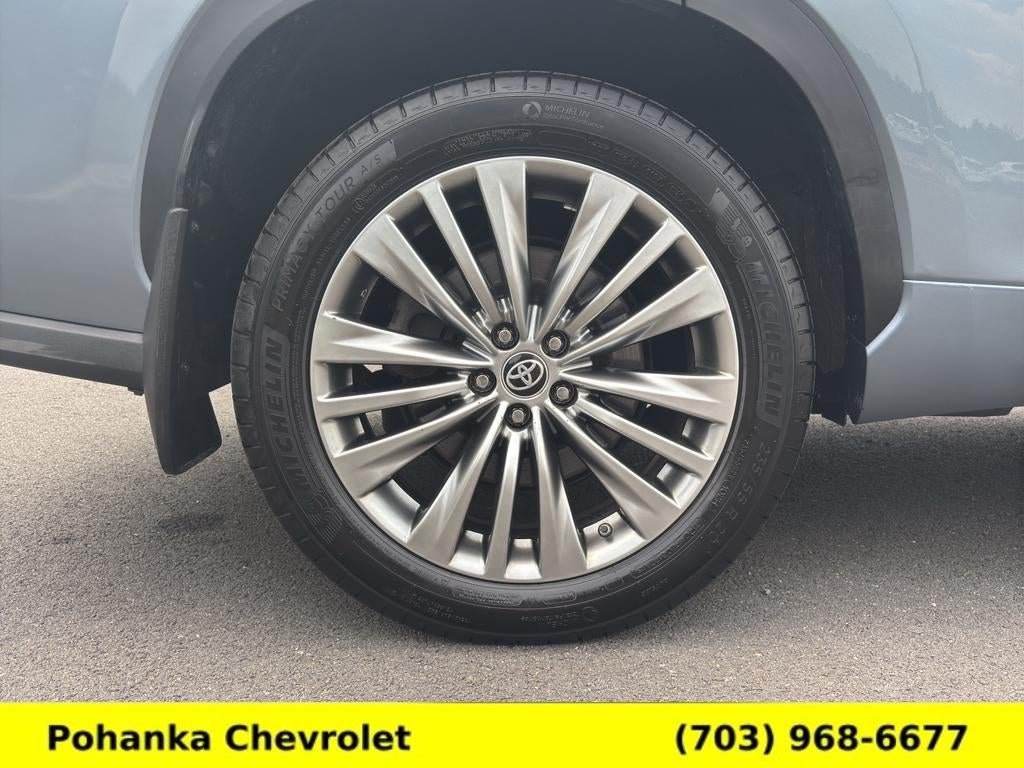 2023 Toyota Highlander Hybrid Platinum