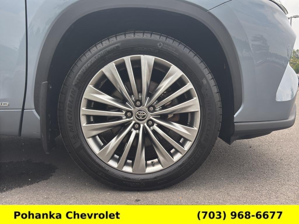 2023 Toyota Highlander Hybrid Platinum