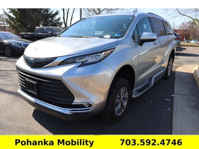 2023 Toyota Sienna XLE