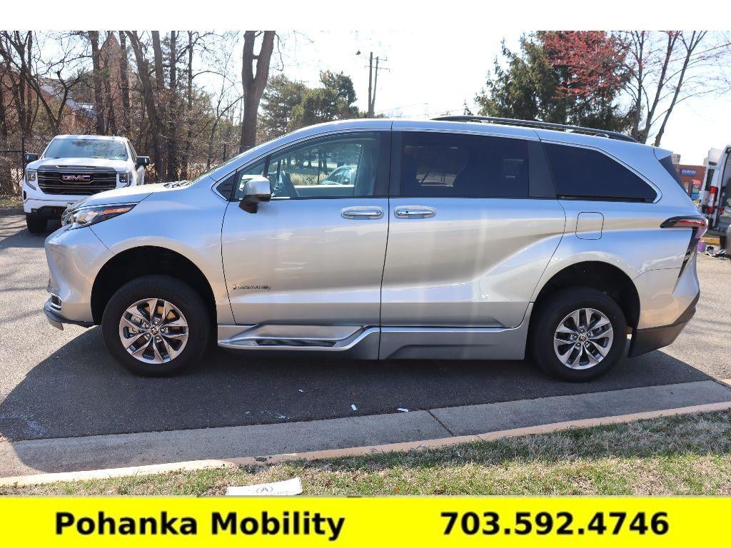 2023 Toyota Sienna XLE