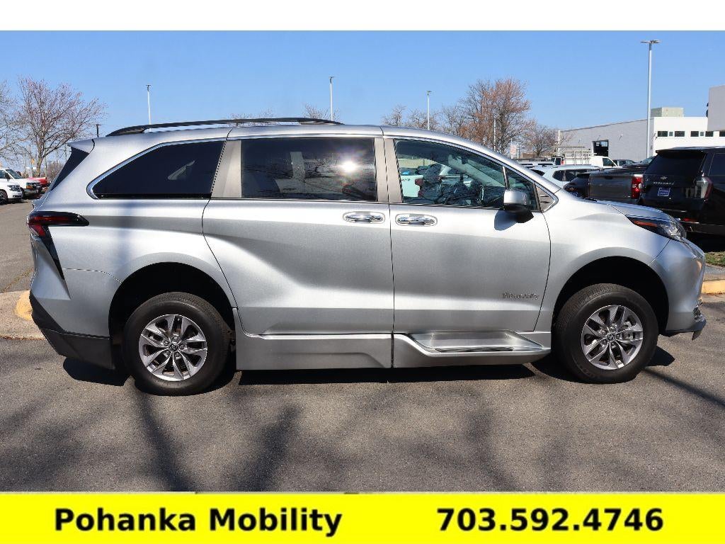 2023 Toyota Sienna XLE