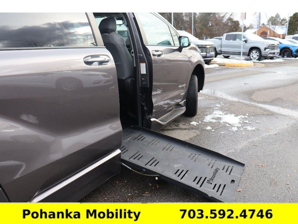 2021 Toyota Sienna XLE