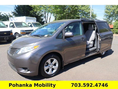 2017 Toyota Sienna LE Auto Access Seat